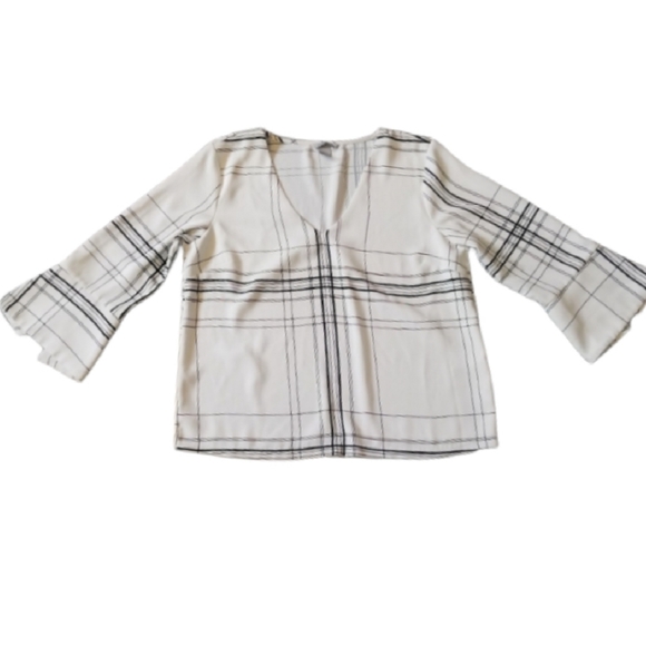 H&M black & white v-neck split sleeve blouse - Picture 2 of 10
